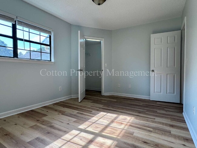 Building Photo - 1731 S 41st St