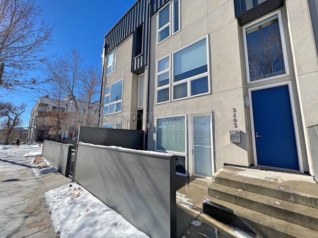 Building Photo - 2403 Bryant St