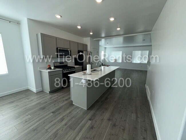 Building Photo - NO DEPOSIT option available for qualified ...
