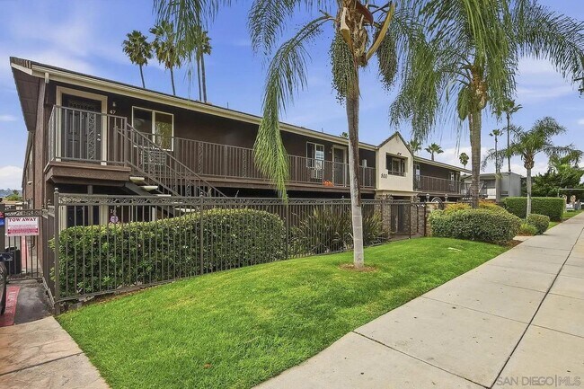 Building Photo - 800 N Mollison Ave