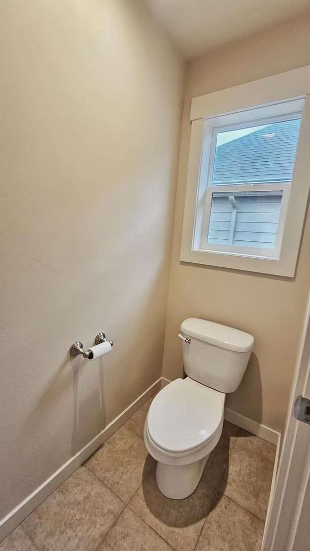 Building Photo - Beautiful 5 Bed 3.5 Bath Home in Redmond R...