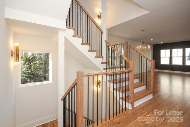 Building Photo - 1110 Greenleaf Ave