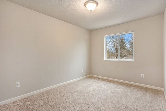 Building Photo - 3517 E Sedge Wren Dr