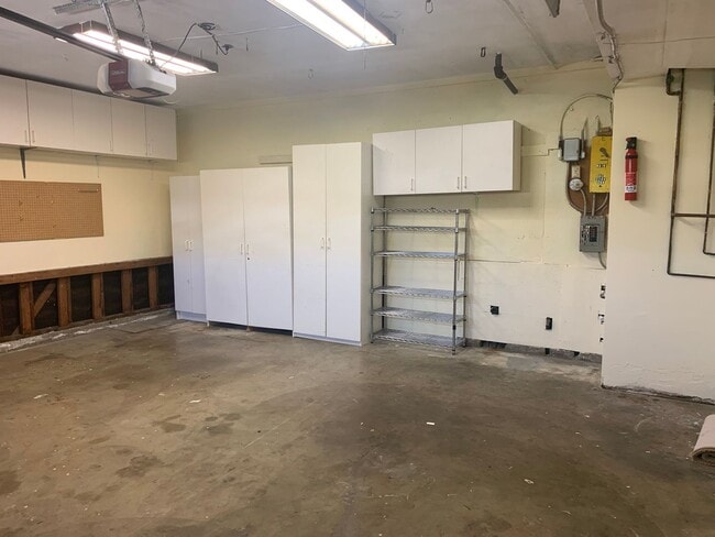 Building Photo - Gorgeous Two Story /Five Bedrooms in Burbank With Fantastic Views!!!