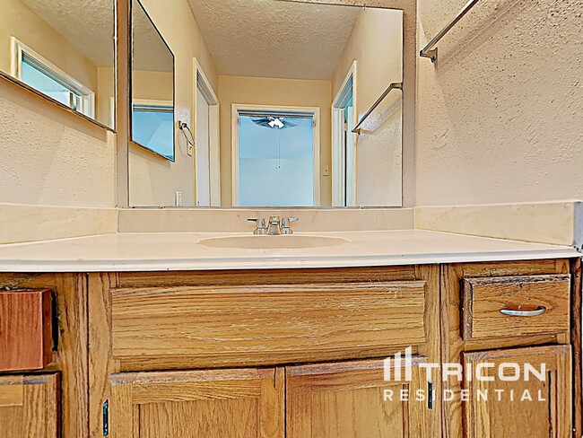 Building Photo - 24027 Leathergate Dr