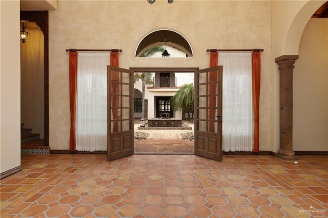 Building Photo - 2304 Antigua Dr