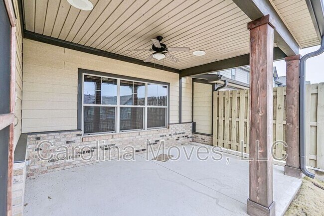Building Photo - 213 Bell Heather Ln
