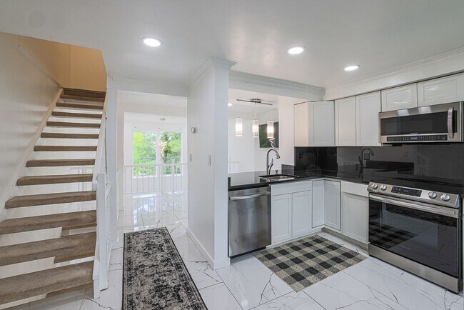 Building Photo - 9 Stillwood Cir