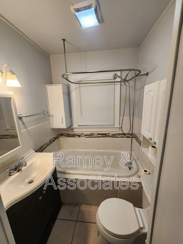 Building Photo - 1490 Clara Ave