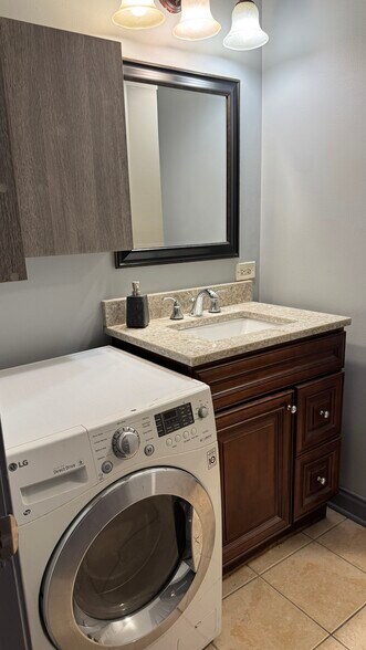 Building Photo - 9S060 Lake Dr