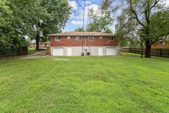 Building Photo - 507 NE Corder St
