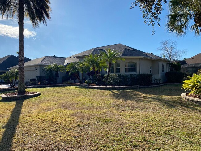 Building Photo - Spectacular and Luxurious Turnkey ANNUAL or SEASONAL Lease in The Village of Bridgeport