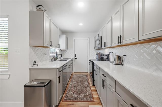 Building Photo - 303 Brodie St