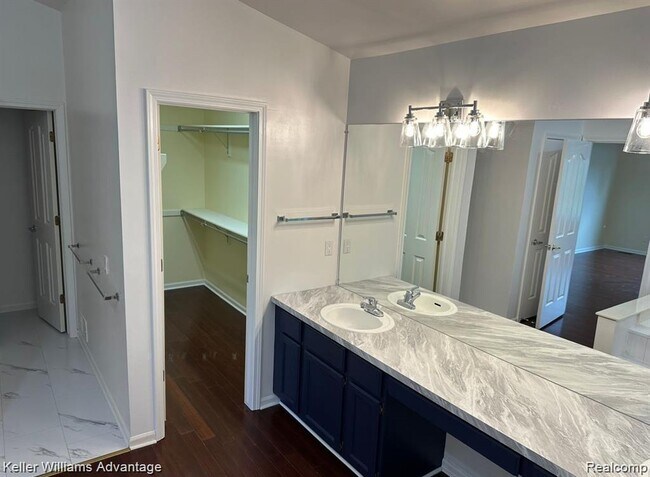 Building Photo - 45655 Larchmont Dr