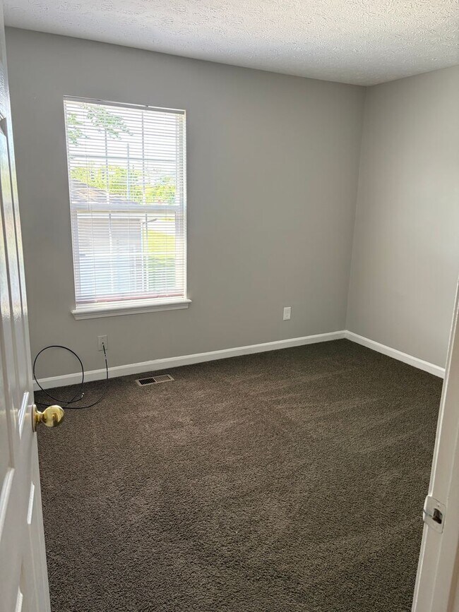 Building Photo - Charming 3-Bedroom Home in Fountain Square – Prime Location Near I-65!