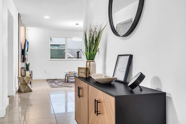 Building Photo - 18725 NE 18th Ave