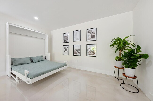 Building Photo - 125 NW 3rd Ave