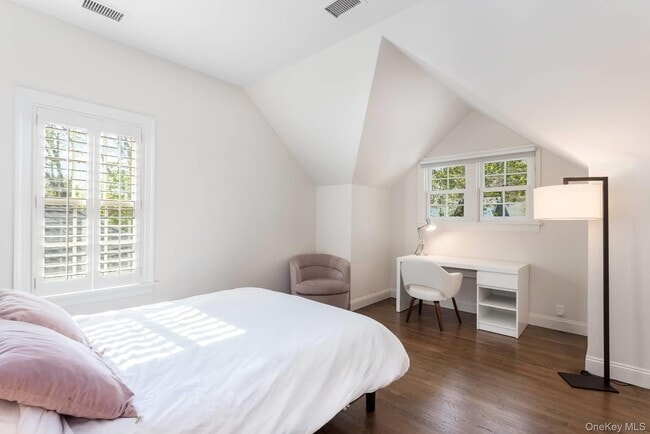 Building Photo - 48 Sheppard St