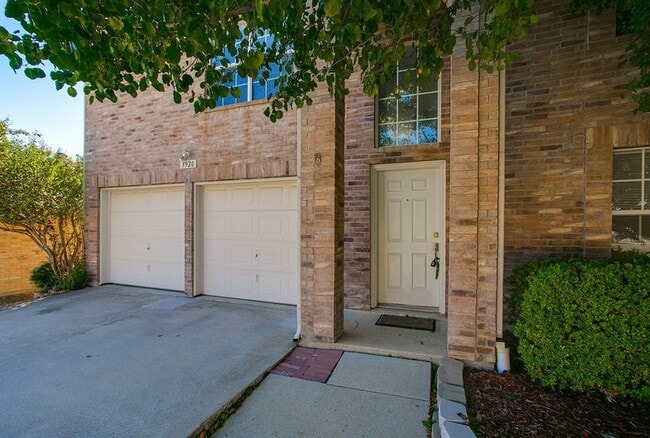 Building Photo - 3920 Malibu Sun Dr