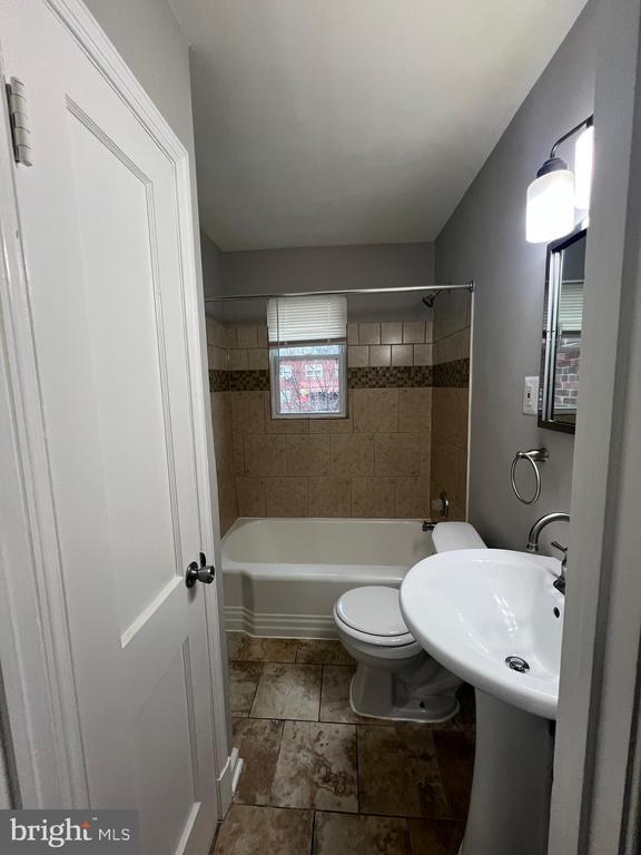 Building Photo - 4776 Shamrock Ave