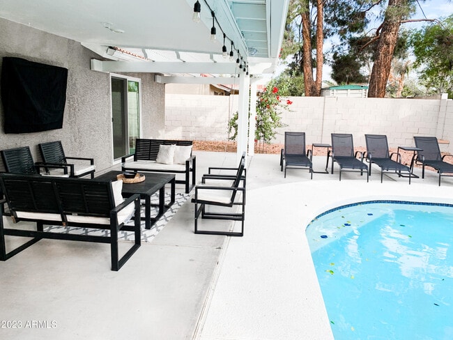 Building Photo - 9067 E Larkspur Dr