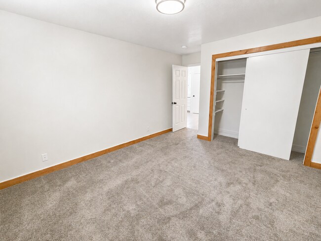 Building Photo - 51 W 1100 S