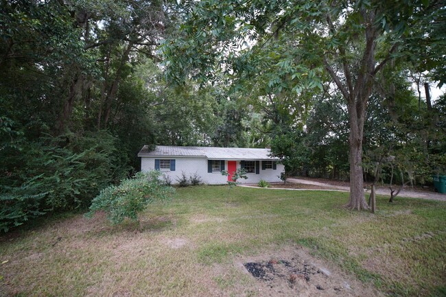 Building Photo - 3 bed / 2 bath near Lake Jackson