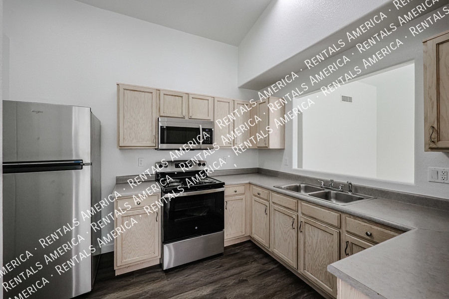 Building Photo - 12731 W Sharon Dr