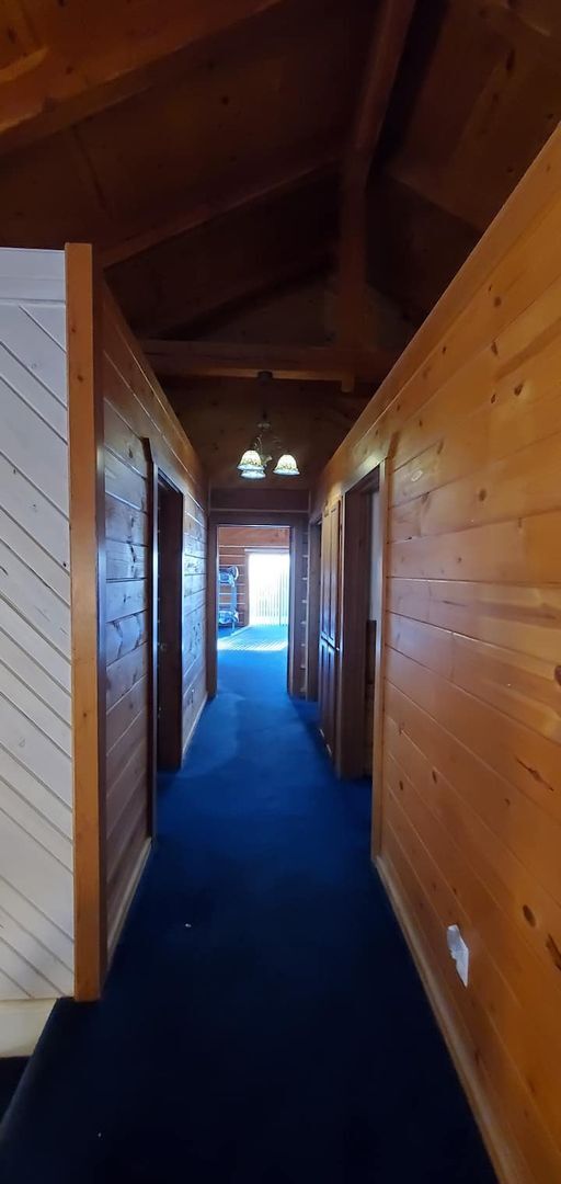 Building Photo - Log Home with close public lake access - A...