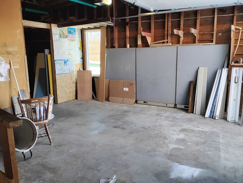 Building Photo - 207 S Main St