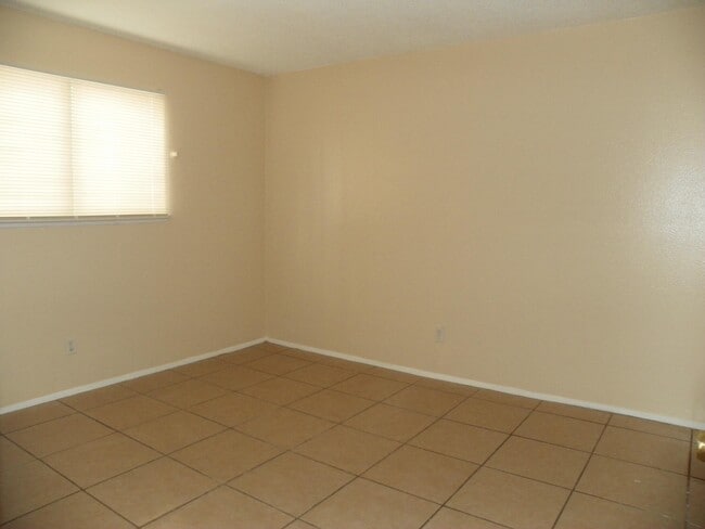 Building Photo - 11408 Lexington Ave NE