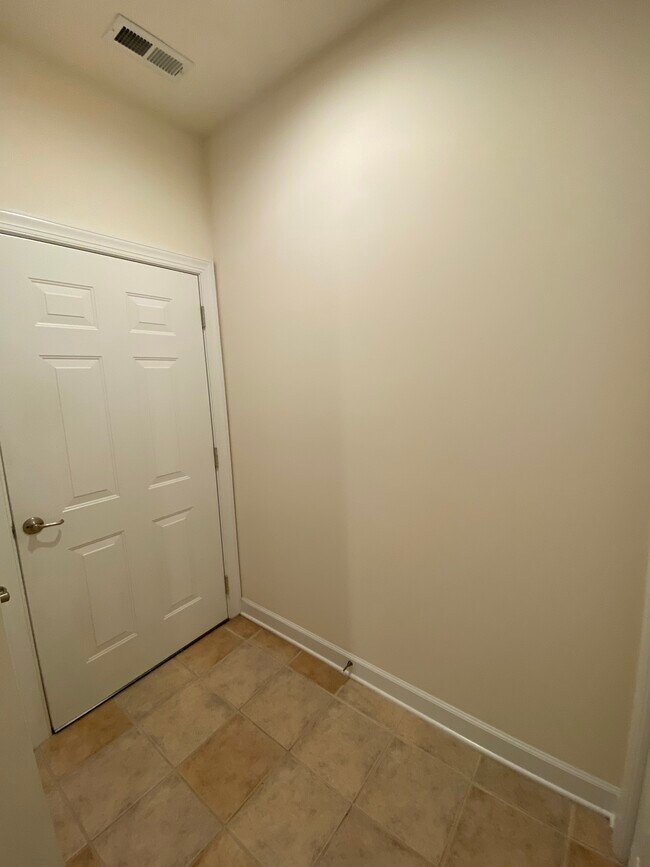 Building Photo - 4700 Ludwell Branch Ct