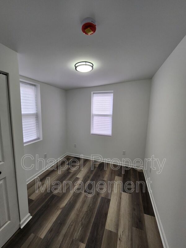 Building Photo - 5012 W Stiles St