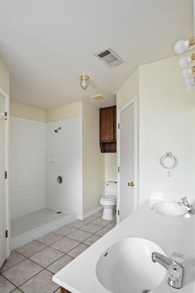 Building Photo - 4501 Embers Dr
