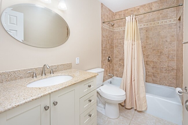 Building Photo - 2 Bedroom, 2 Bath with 2nd Floor Ocean Views!