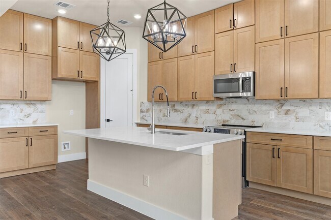 Building Photo - 5702 Barkridge Dr