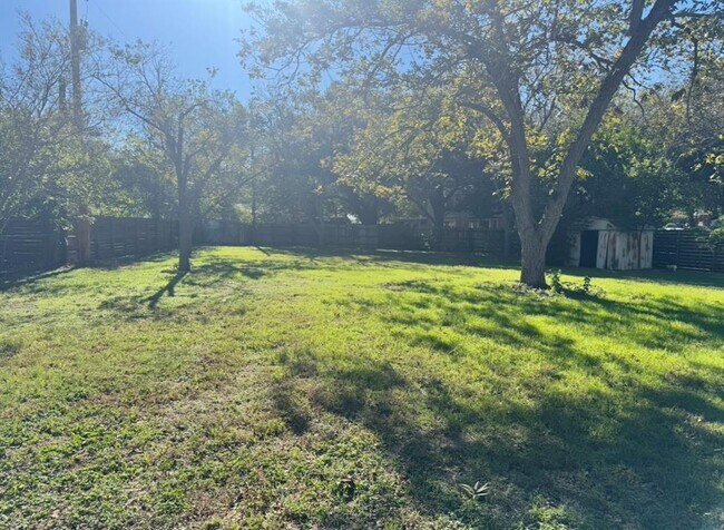 Building Photo - 1225 Lake Terrace Dr