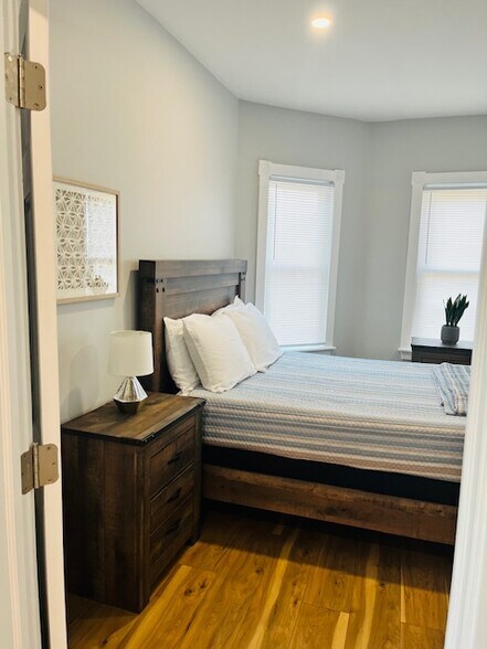 Large comfortable queen size bed, with nightstands and full-size dresser - 188 S Champlain St