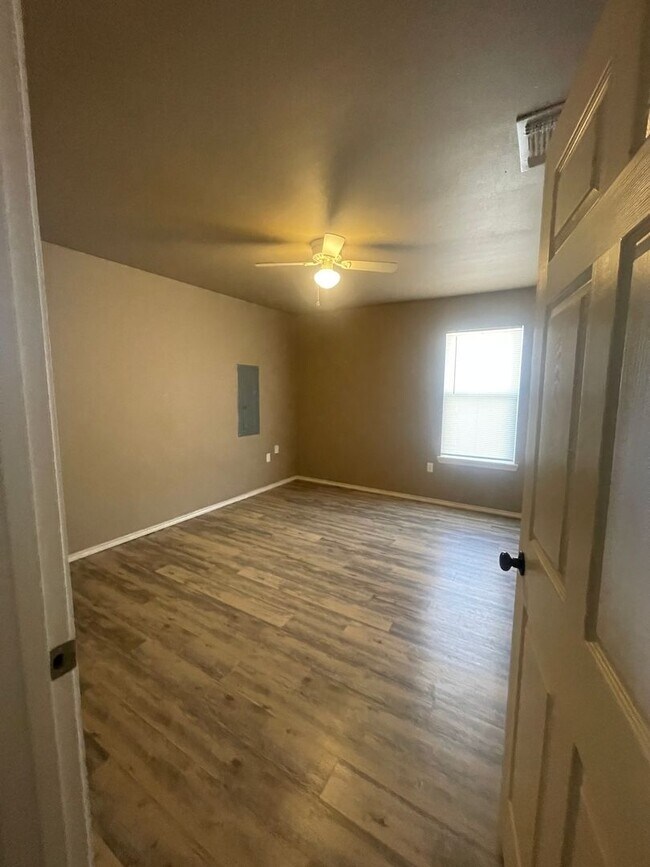 Building Photo - Move in Fee WAIVED, if you move in during ...