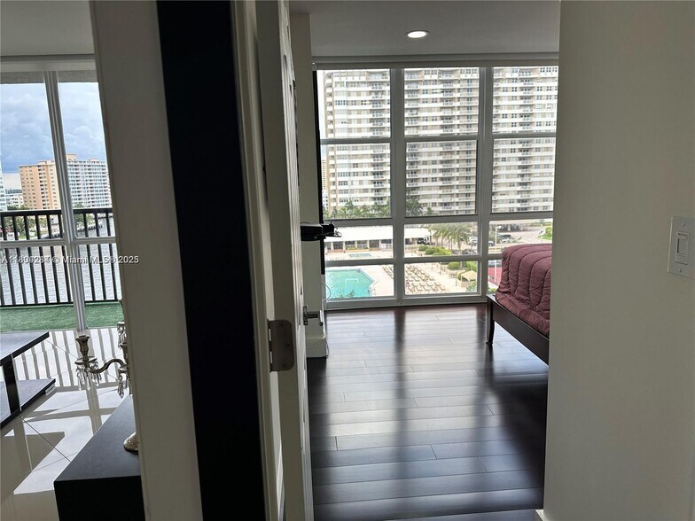 Building Photo - 2017 S Ocean Dr