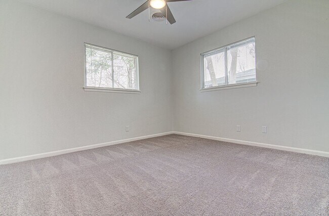 Building Photo - Windsor Park 3/2 unit TOTAL REMODEL!