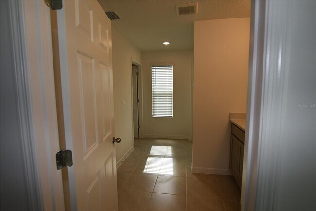 Building Photo - 3024 Heart Lk Dr