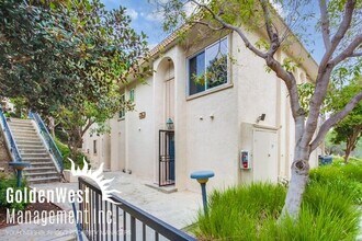 Building Photo - Stunning Two-Story 2Bdm 2.5Ba Townhome in ...