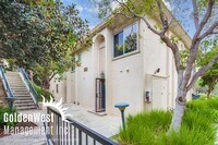Building Photo - Stunning Two-Story 2Bdm 2.5Ba Townhome in ...
