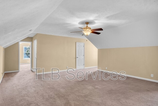 Building Photo - 211 Fall Creek Dr