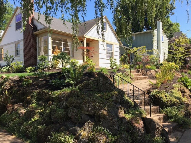 Building Photo - 4070 NE 8th Ave