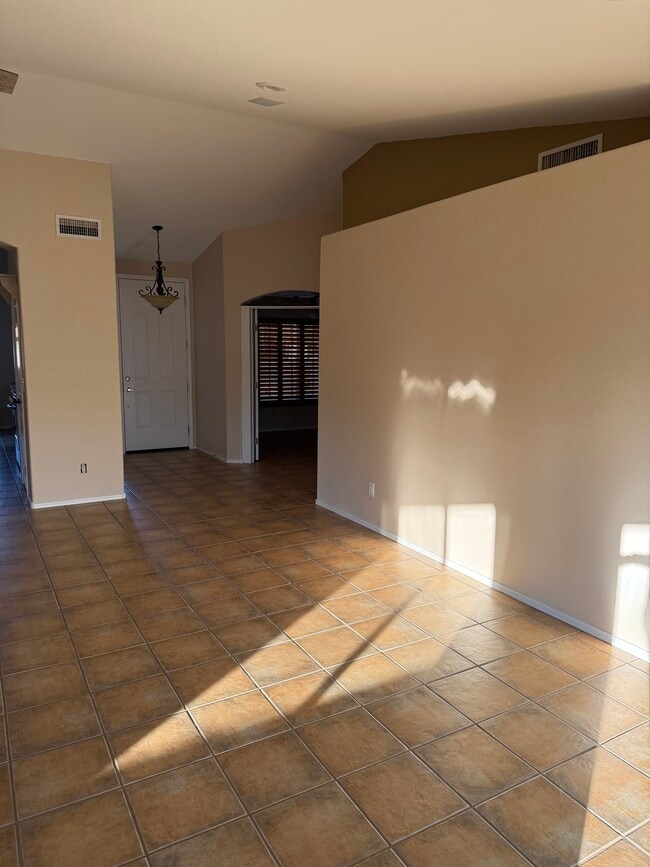 Building Photo - 2384 E Bonita Canyon Dr