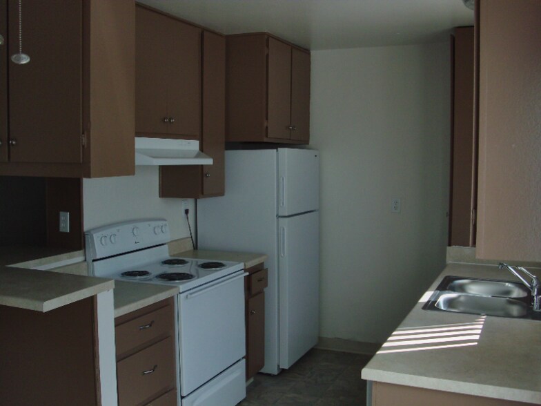 Building Photo - 991 N Mollison Ave