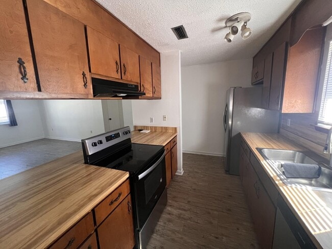 Building Photo - 1925 Esplanade St