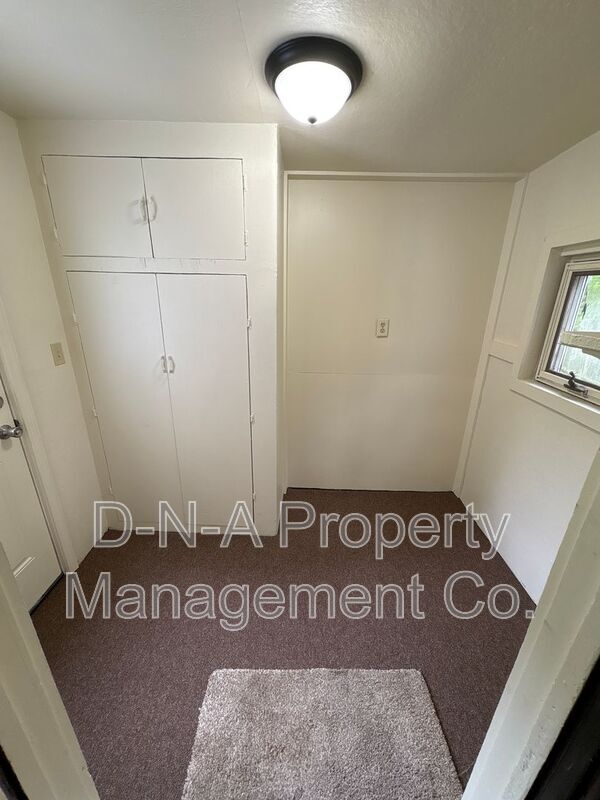 Building Photo - 4036 Manor Dr